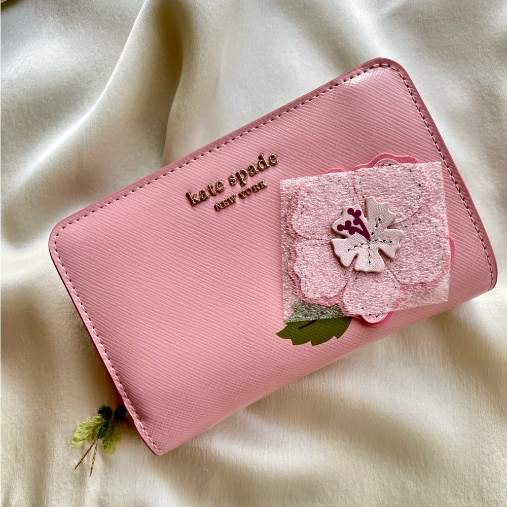 Kate Spade New York Hawaii Exclusive Leather Compact Wallet in Tutu Pink